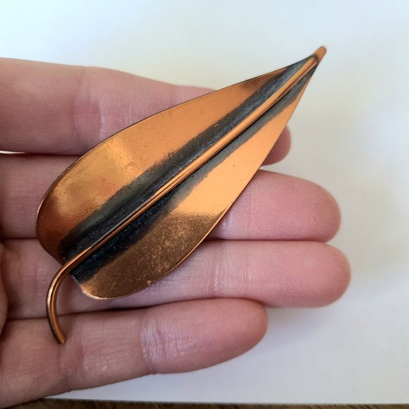 Large copper leaf shape brooch. - Picture 3 of 3